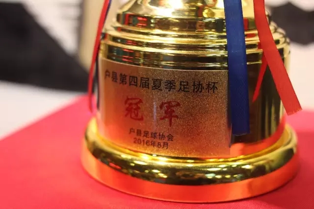 布鲁克林陪岳父游法国引发家庭关系讨论
